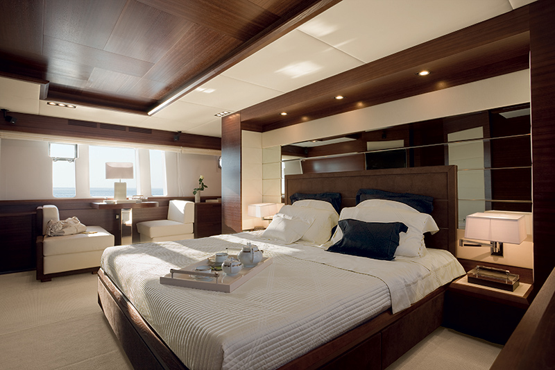 luxuo-id-pretty-fly-azimut-100-leonardo-superyacht-owner-suite
